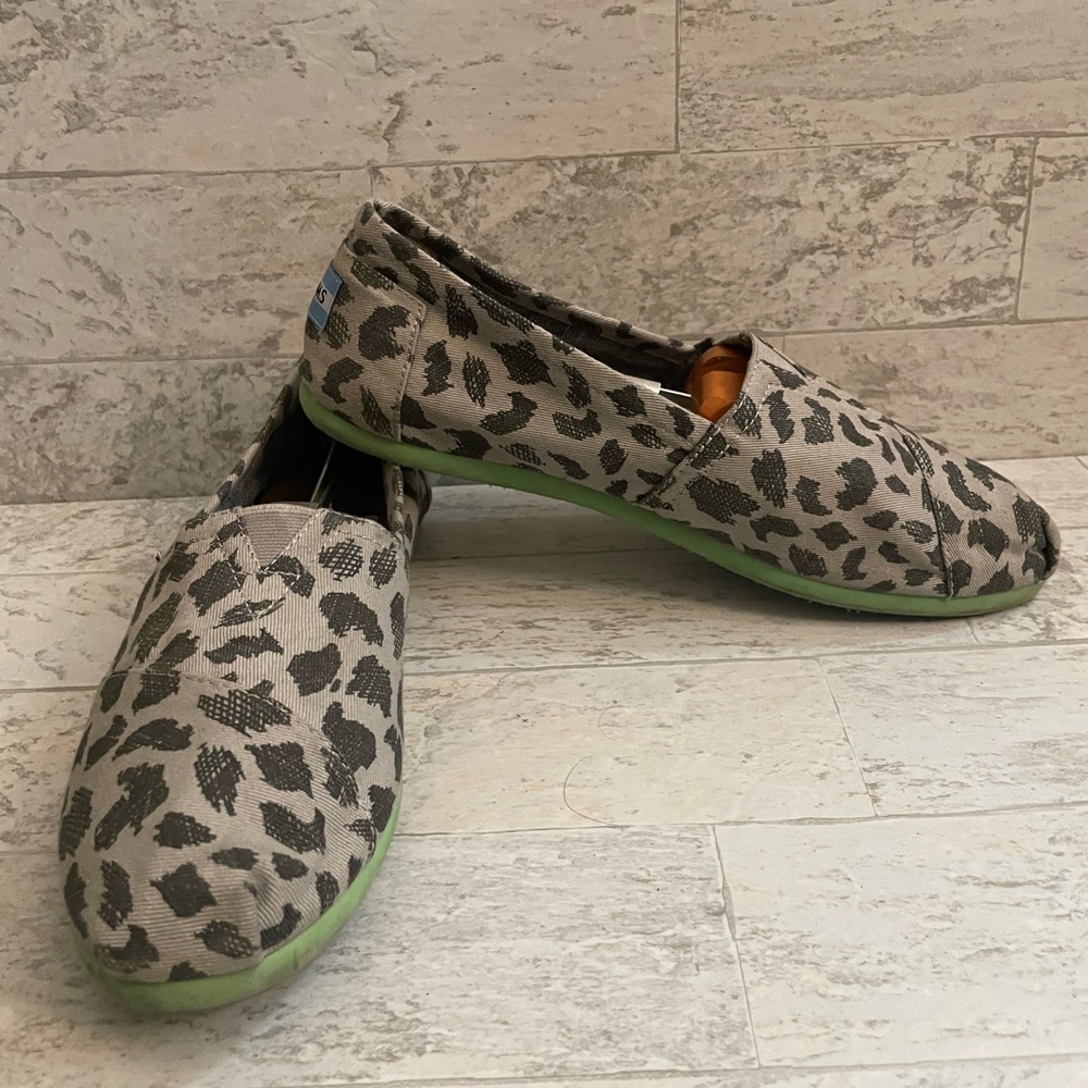 Toms woman’s size 10 used in great condition